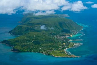 Petite Terre et Désirade - Survol de la Guadeloupe