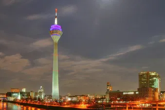Rundflug „Rheinturm & Düsseldorf“ - Ledersitze mit PA28-181