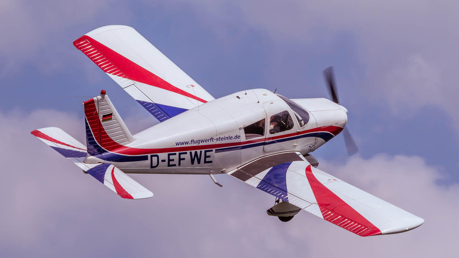 Piper PA28 Cherokee während des Abfluges