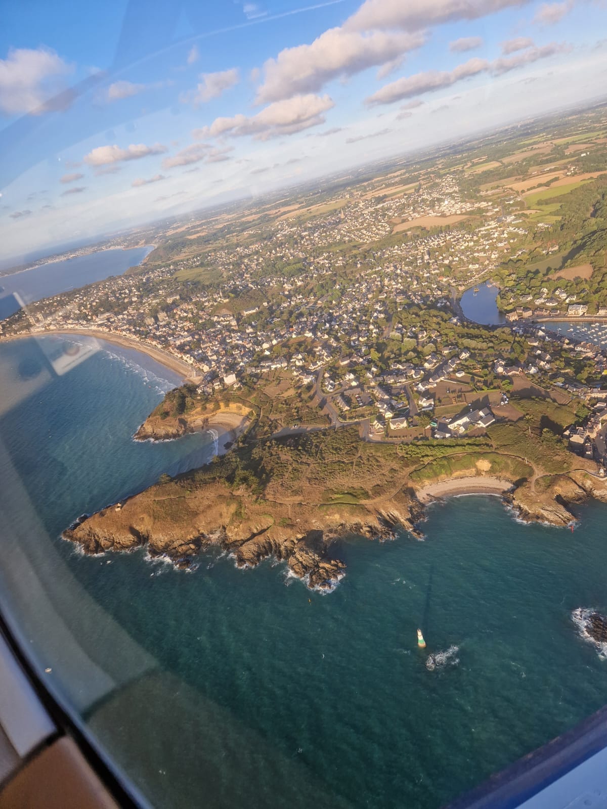 Survol de la baie de St Brieuc et du Cap Fréhel