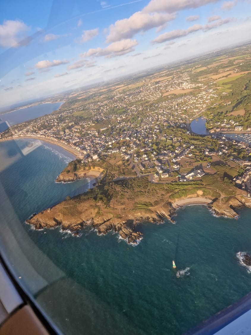 Survol de la baie de St Brieuc et du Cap Fréhel