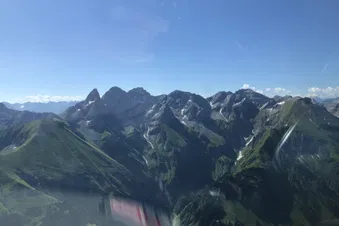 Schöner Bodensee und Alpen Rundflug