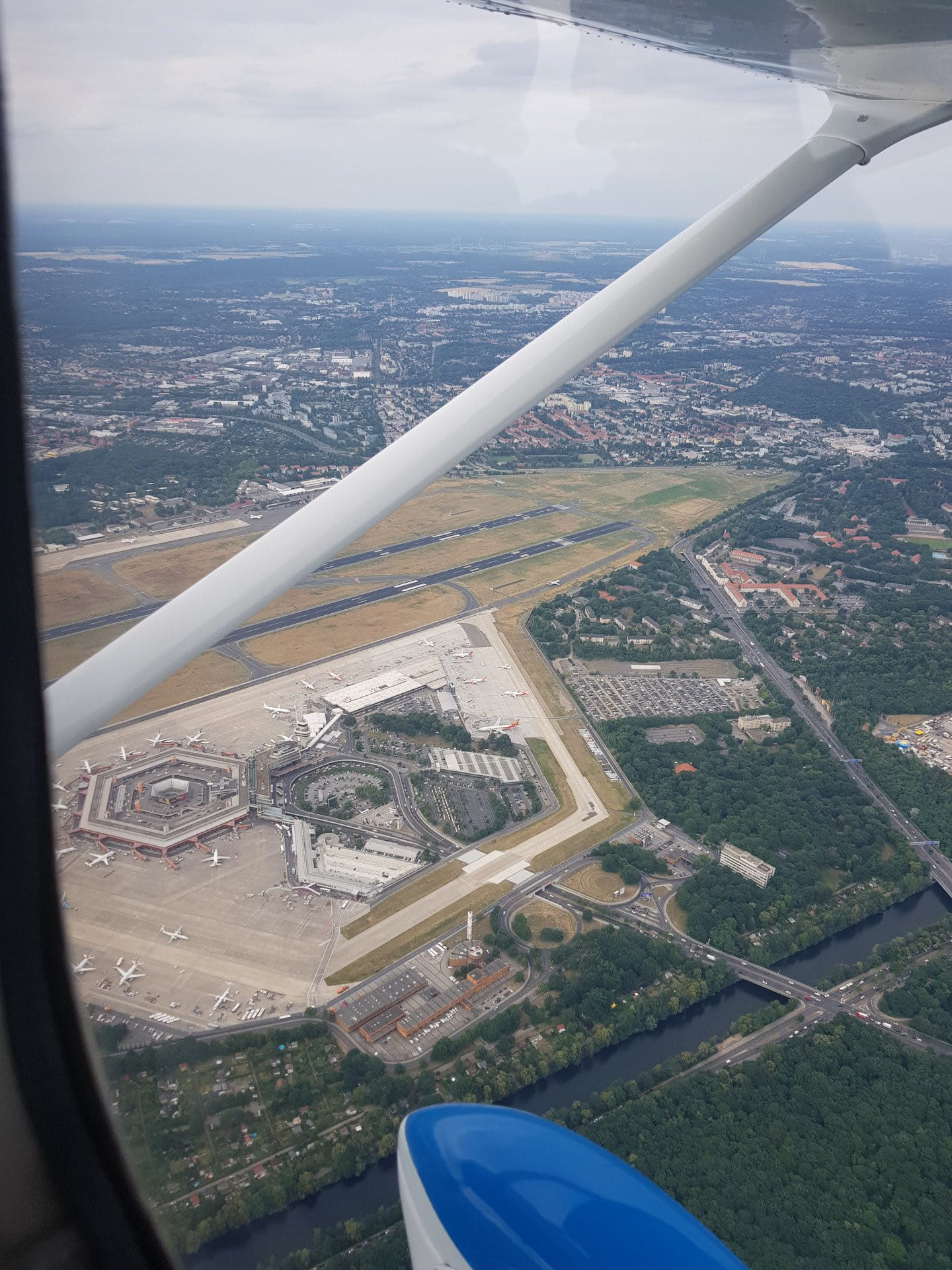 Berlin/Potsdam Umgebung (Sunset) Rundflug mit Tiefanflug BER
