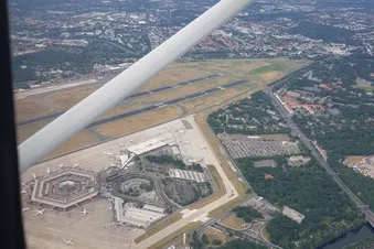 Berlin/Potsdam Umgebung (Sunset) Rundflug mit Tiefanflug BER
