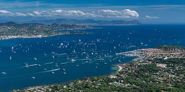 BALADE AERIENNE DES CALANQUES DE CASSIS A ST TROPEZ