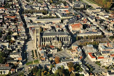 Survol : 35 sites, 25 châteaux - SOISSONS