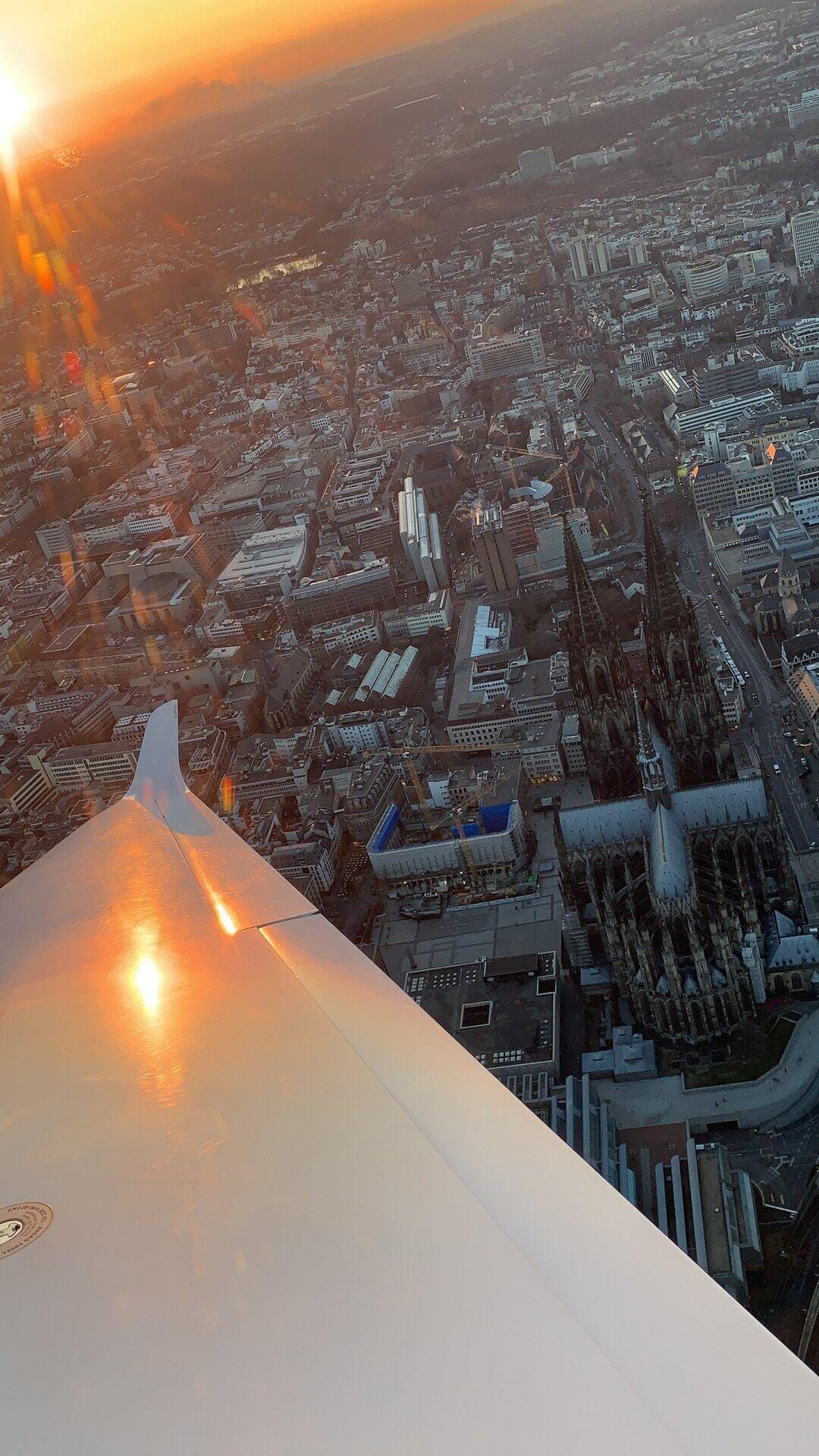 Rundflug über den Kölner Dom und über den Tagebau Garzweiler