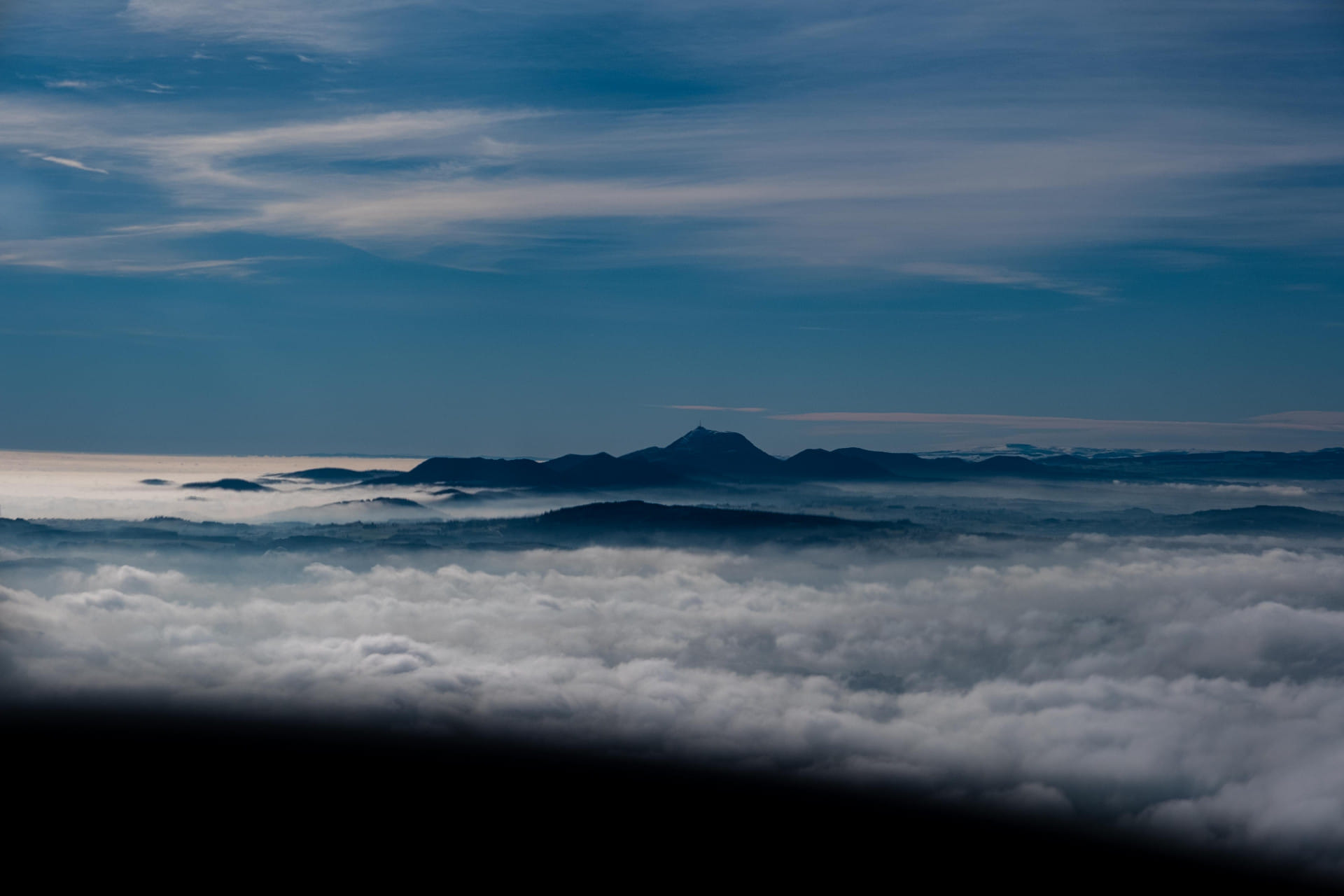 Survol des volcans d'Auvergne !