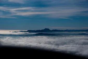 Survol des volcans d'Auvergne !