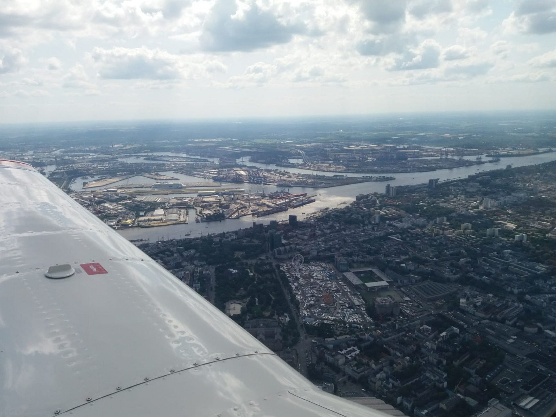 Rundflug über Hamburg in Cessna 172