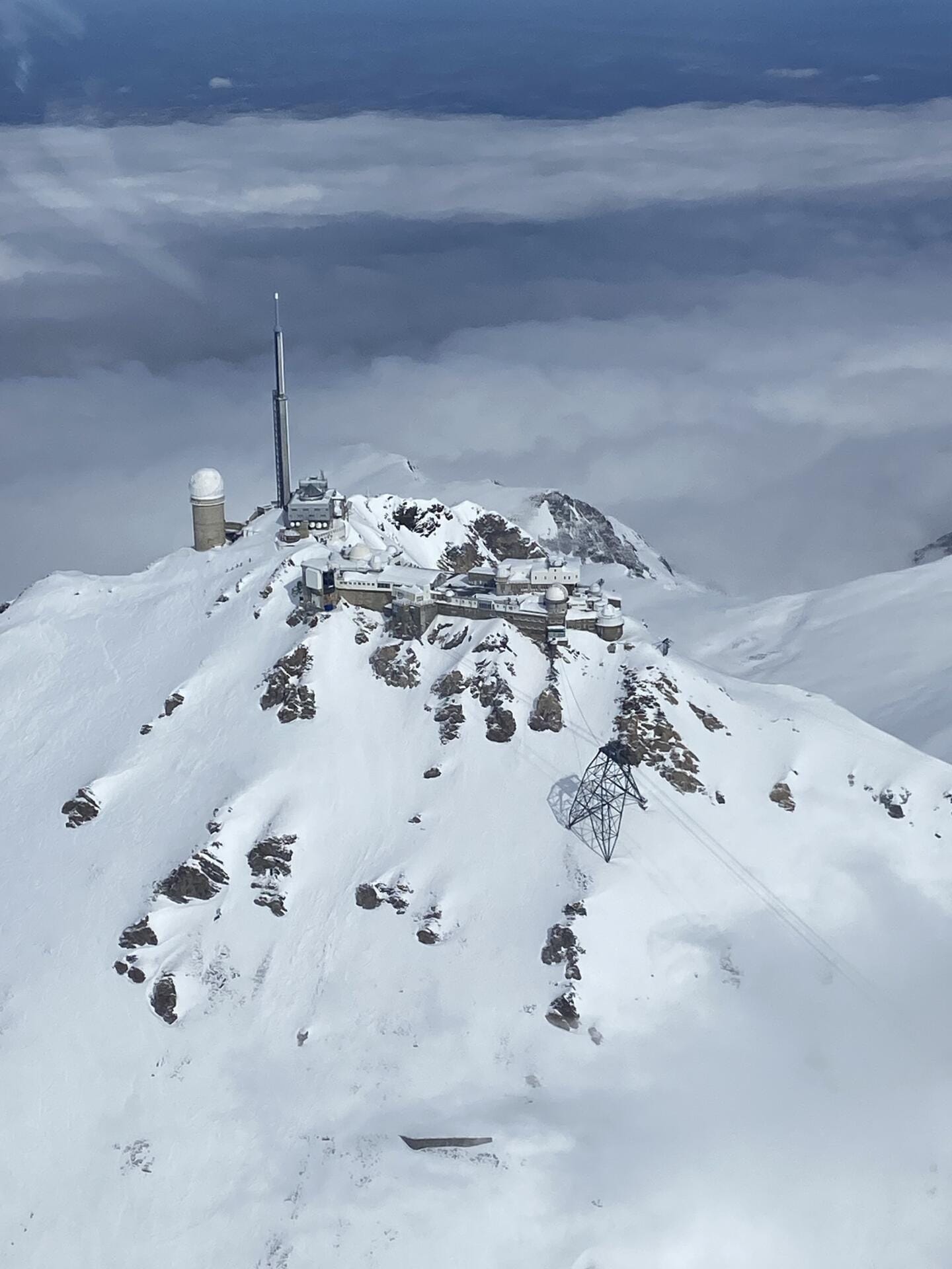Les Pyrénées vues du ciel : Pic du Midi et Luchon