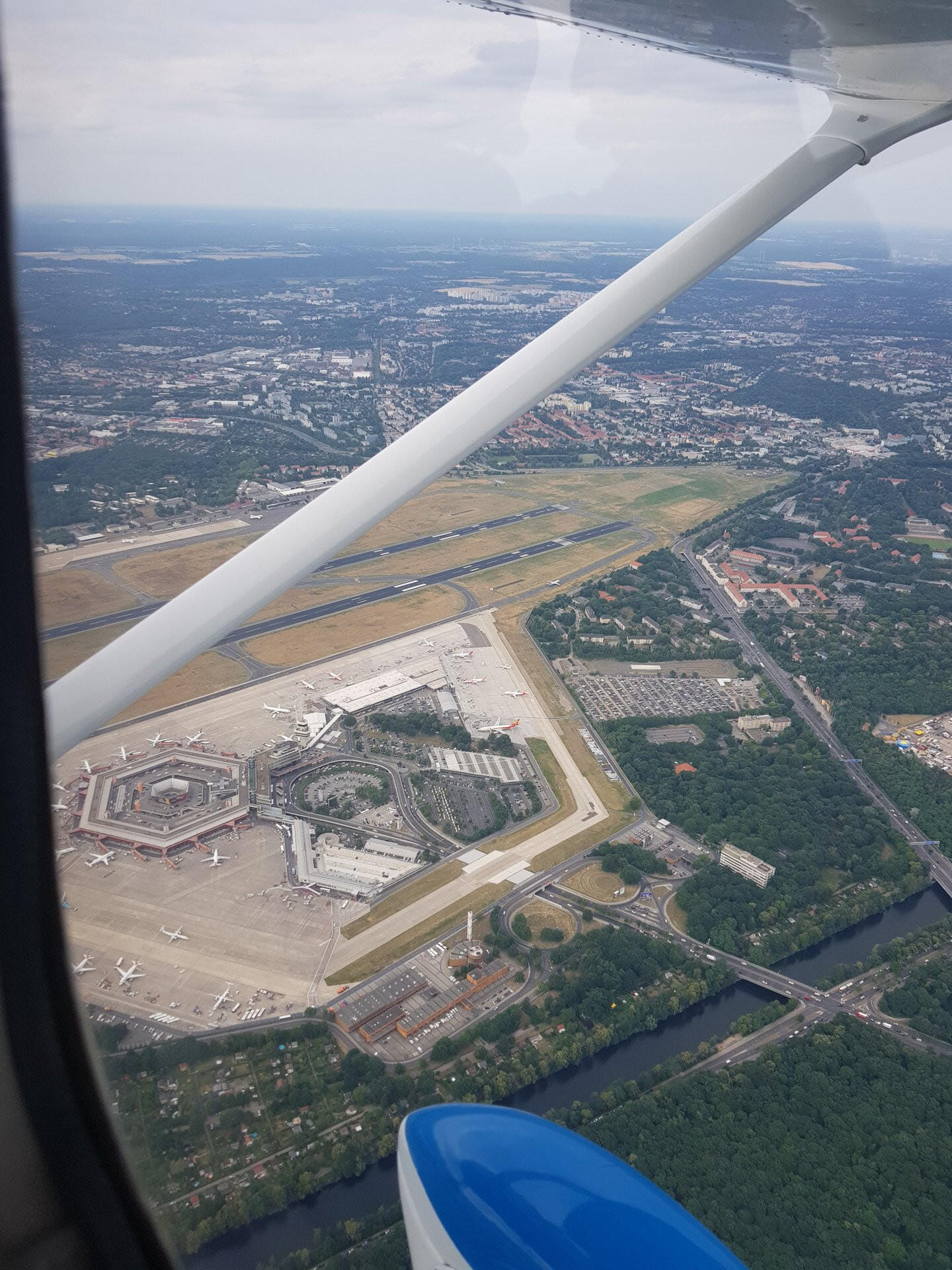 Berlin/Potsdam Umgebung (Sunset) Rundflug mit Tiefanflug BER