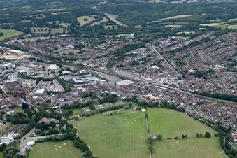 See London's skyline on a 1h sightseeing flight in a DA20