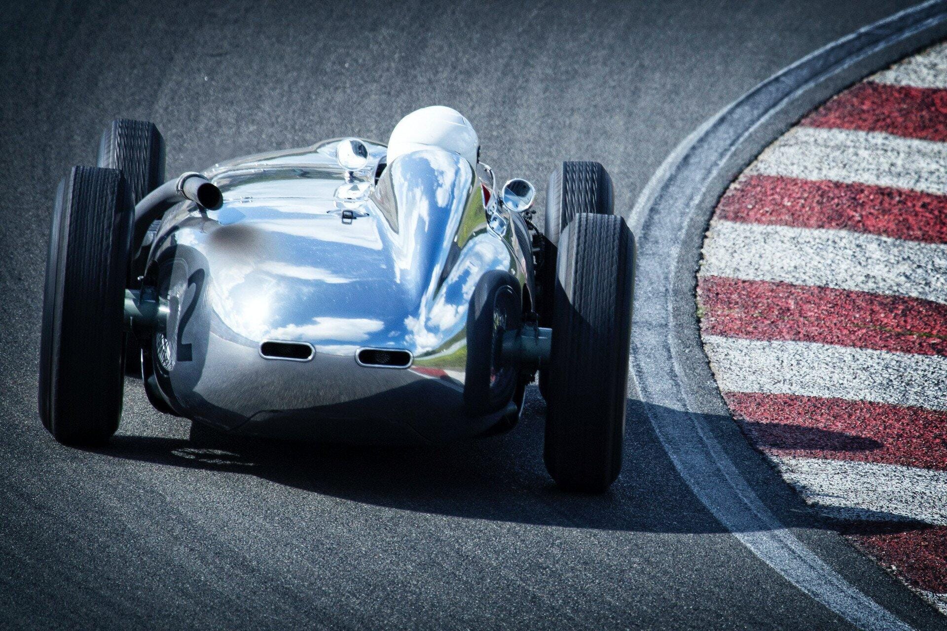 Nürburgring & Nordschleife - Bequeme Ledersitze, Archer III