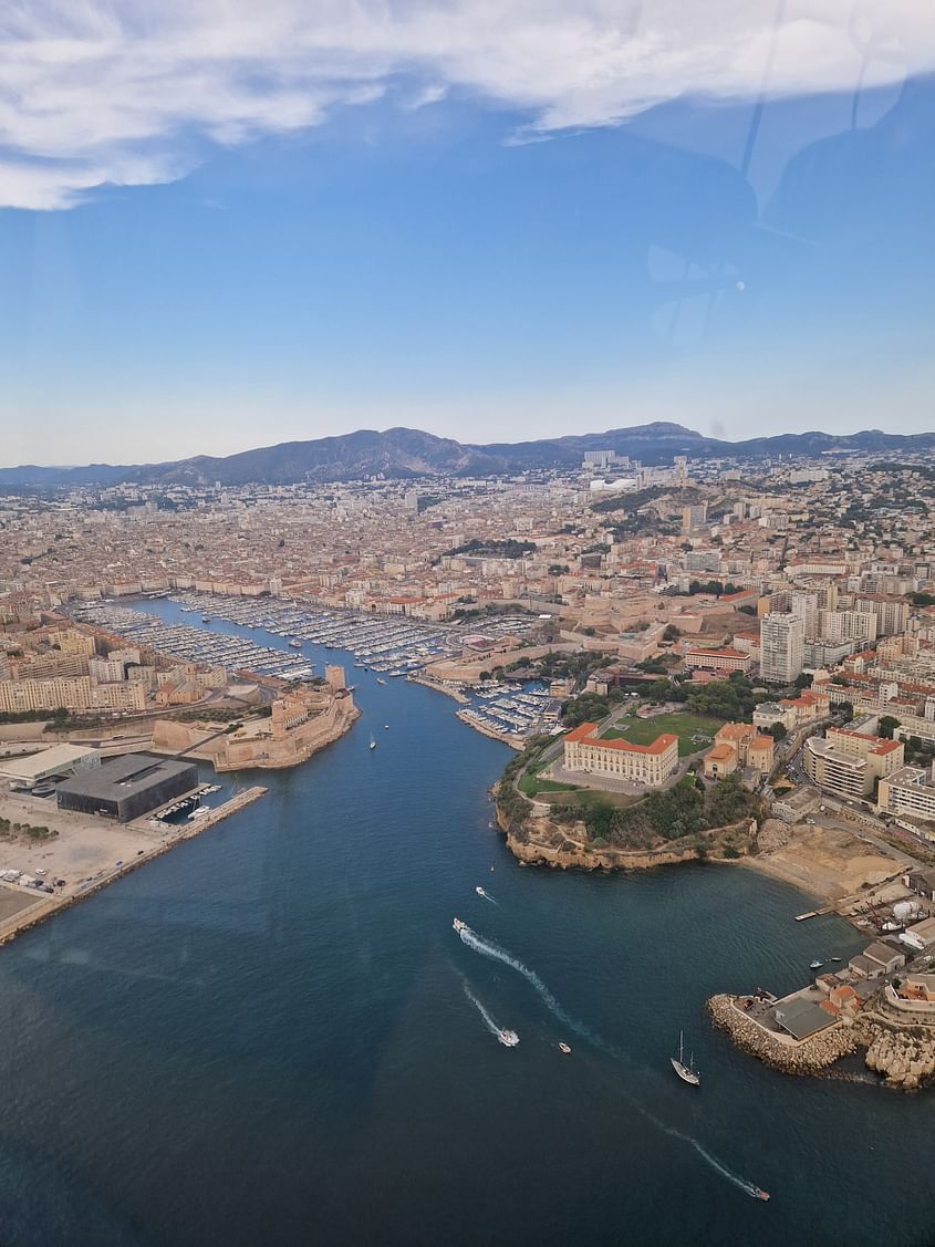 Littoral de la ciotat à carry le rouet en hélicoptère