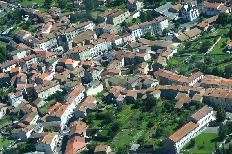 Survol de la Toscane d'Auvergne depuis Ambert