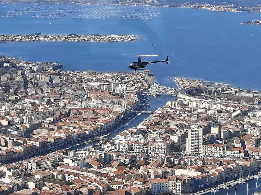 Vol en hélico : côte de la Grande Motte à l'étang de Thau