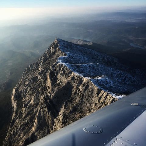 Tour de la Sainte Victoire en avion