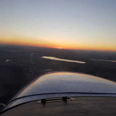 Rundflug über Berlin und Potsdam mit Tiefanflug BER C152