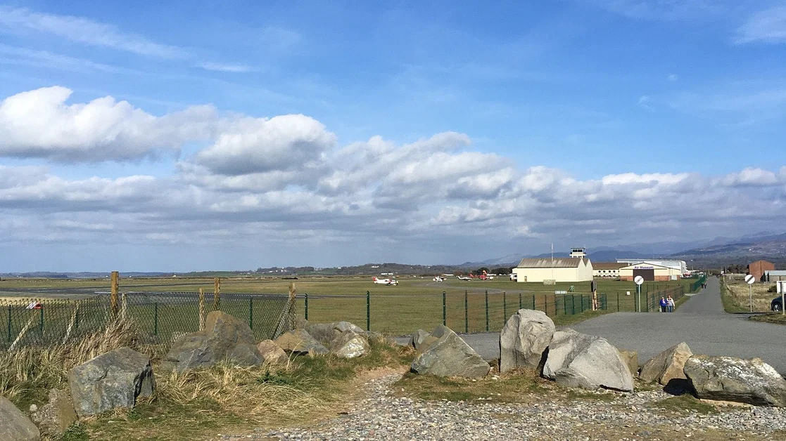 Fly to Caernarfon with short walk to beach or lunch in cafe