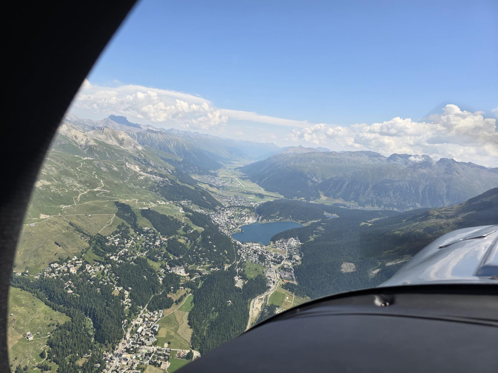Flug entlang der Alpen nach Samedan (DA50)