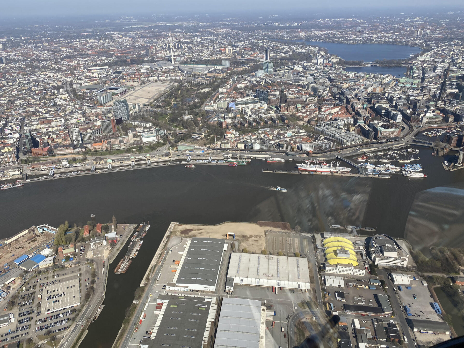 Von Cuxhaven entlang der Elbe nach Hamburg