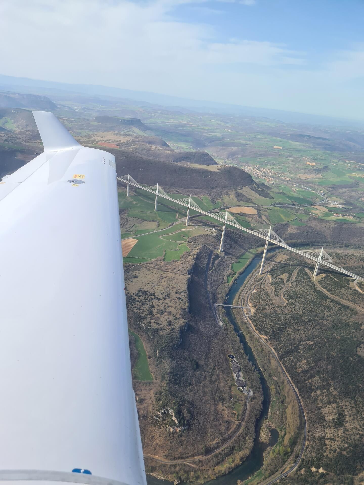 Entre géants et paysages volcaniques : Millau & Salagou