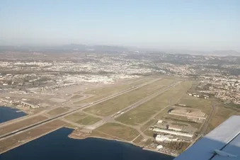 Rade de Marseille ras de l'eau, calanques, Sainte Victoire
