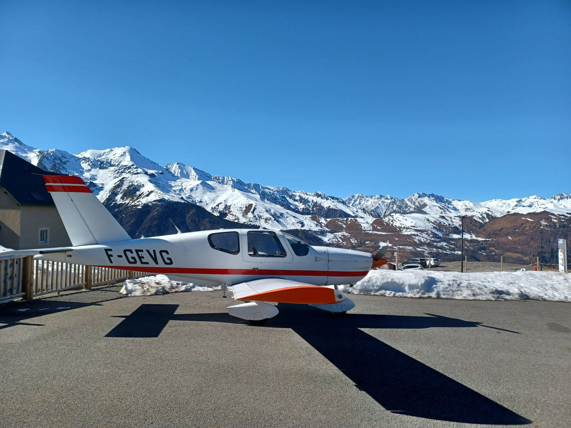 Excursion sur l'altiport 007 de Peyresourde