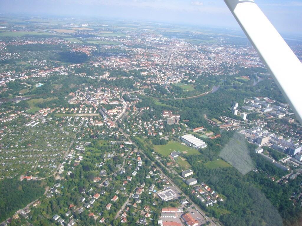 Blick auf Halle, vorn Halle-Kröllwitz