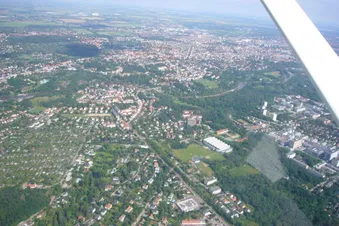Blick auf Halle, vorn Halle-Kröllwitz
