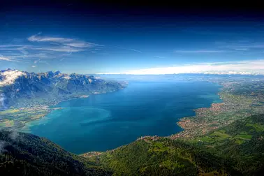 Les beautés de la chaîne du Jura et des lacs suisses romands