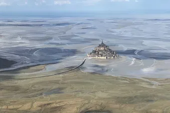 La baie, le Mont et l'archange Saint Michel