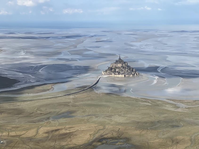 Survol du Mont Saint Michel et des plages du débarquement