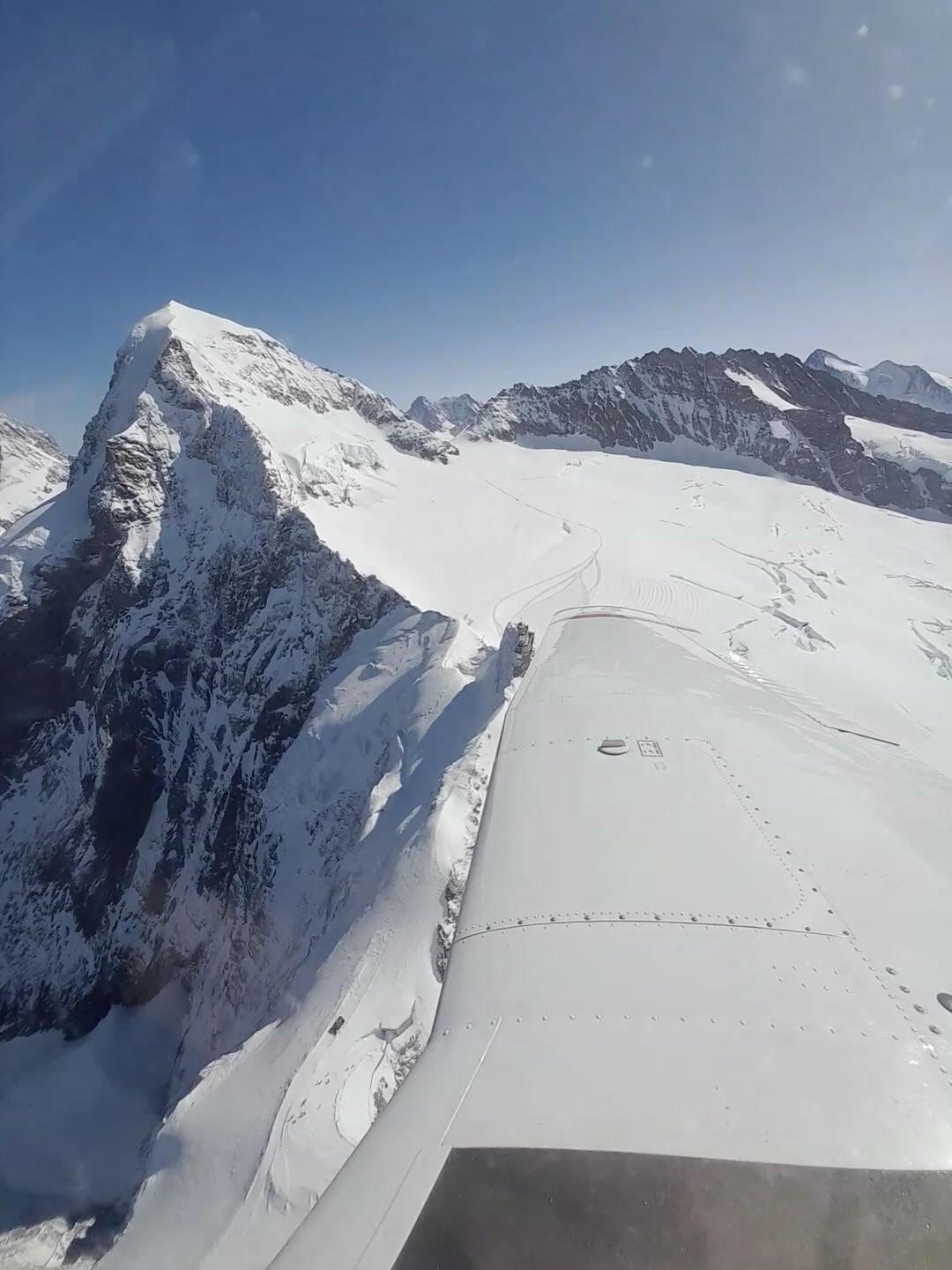 Rundflug ab Basel zum Eiger, Mönch und Jungfraujoch