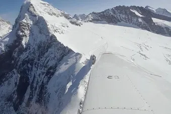 Rundflug ab Basel zum Eiger, Mönch und Jungfraujoch