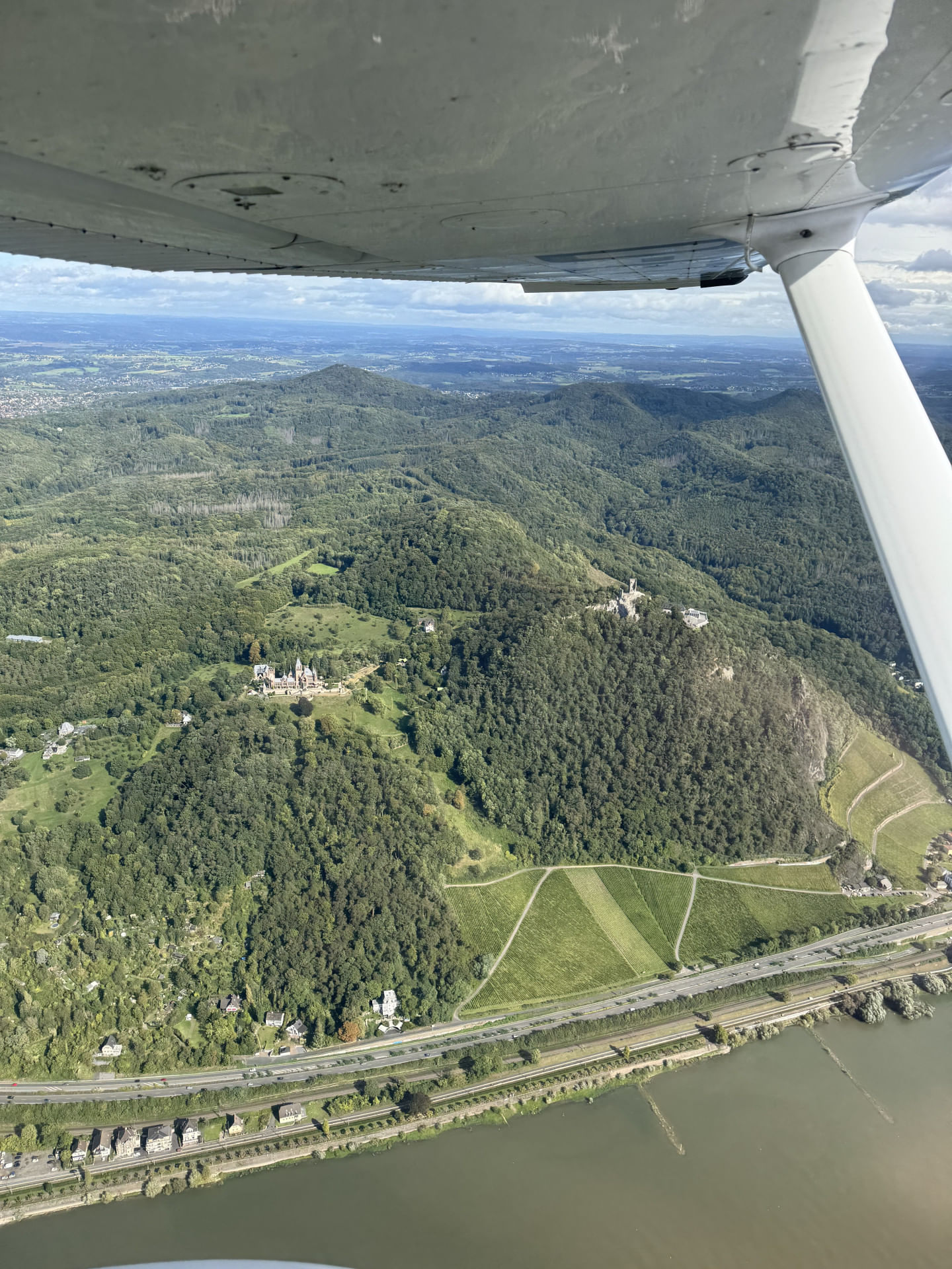 Siebengebirge: Drachenfels und Drachenburg