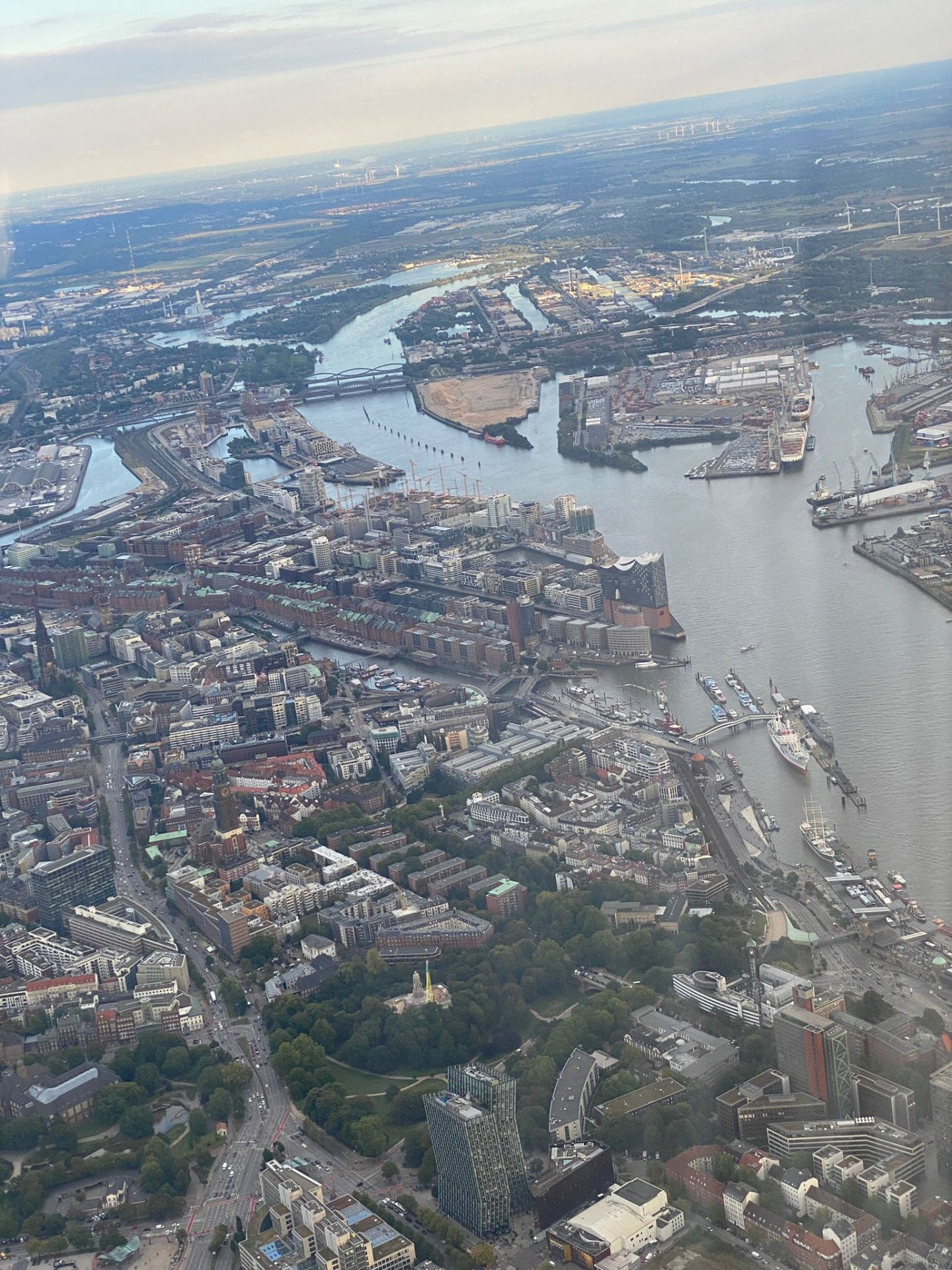 Von Lübeck nach Hamburg mit toller Sicht über die Stadt