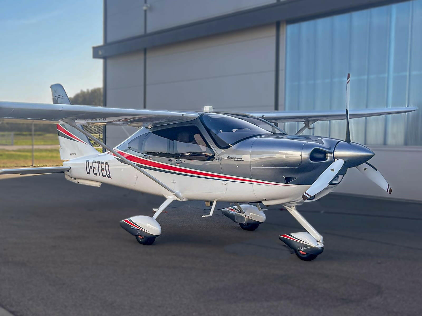 Tecnam P2010 TDI am Vorfeld
