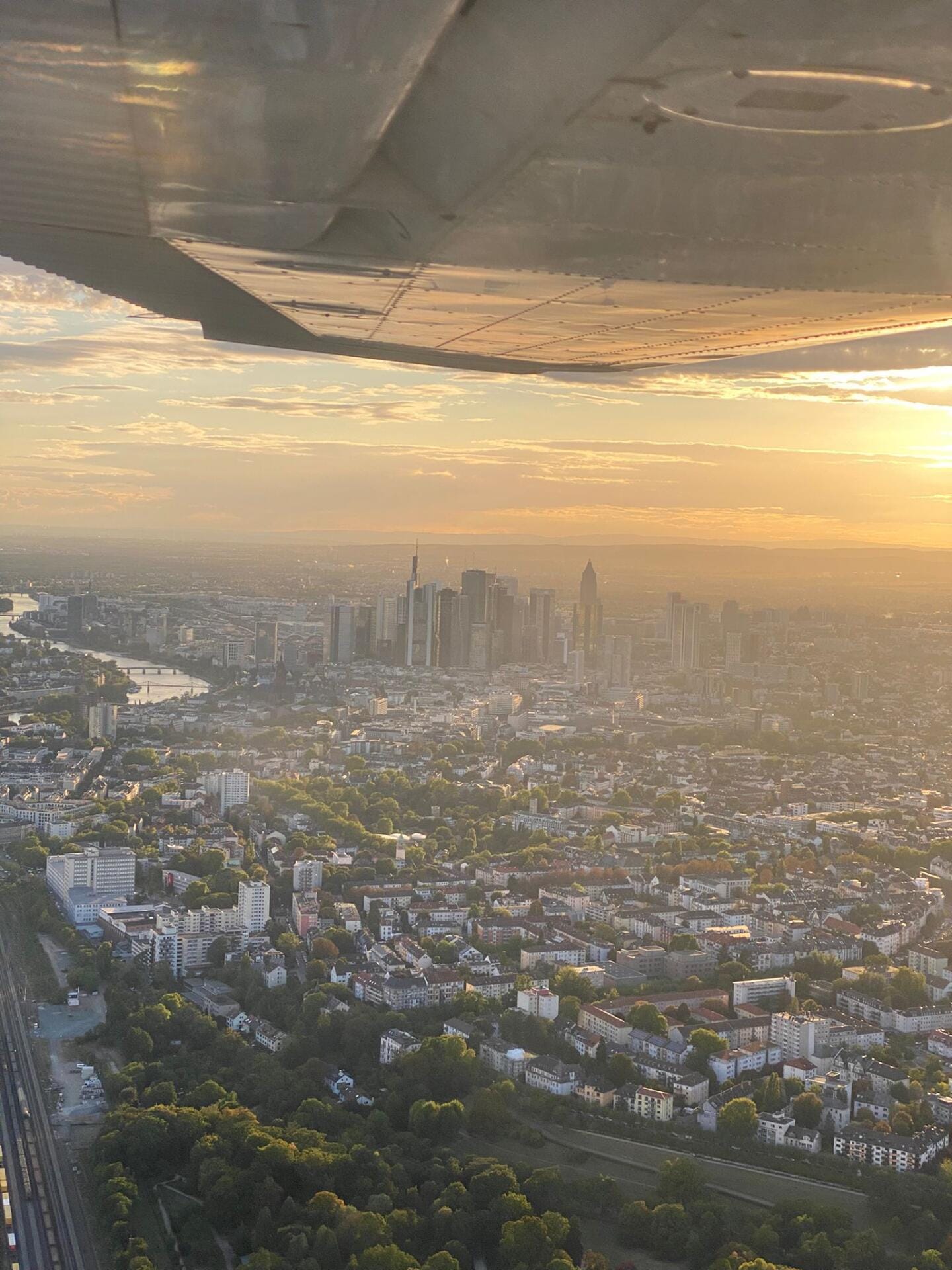 Rundflug FRANKFURT 🌇🌃ZWEI-MOTORIGES✈️ Flugzeug erleben