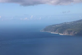 Vol - La Réunion : lagon, tours des cirques et volcan