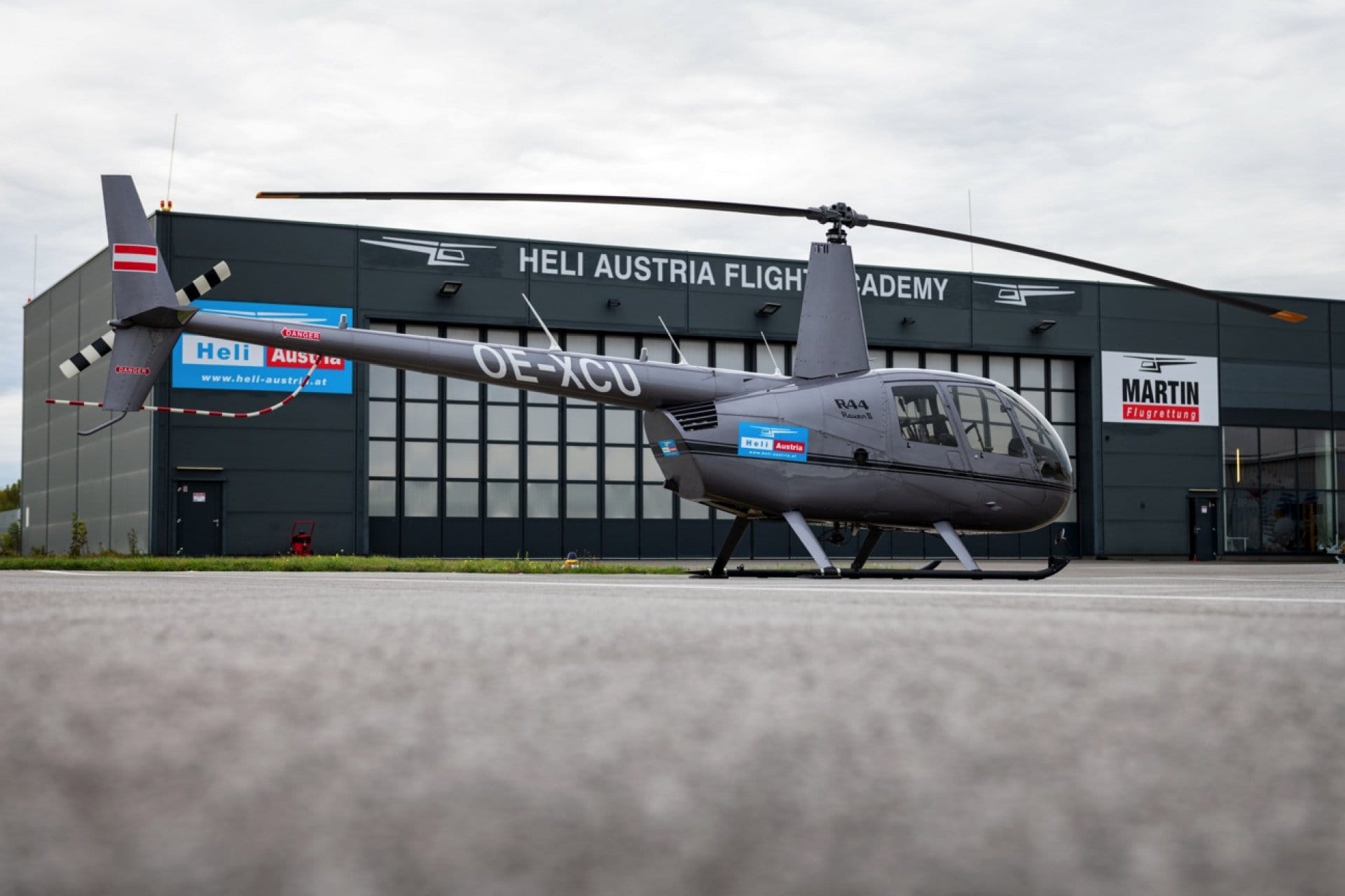 Robinson R44