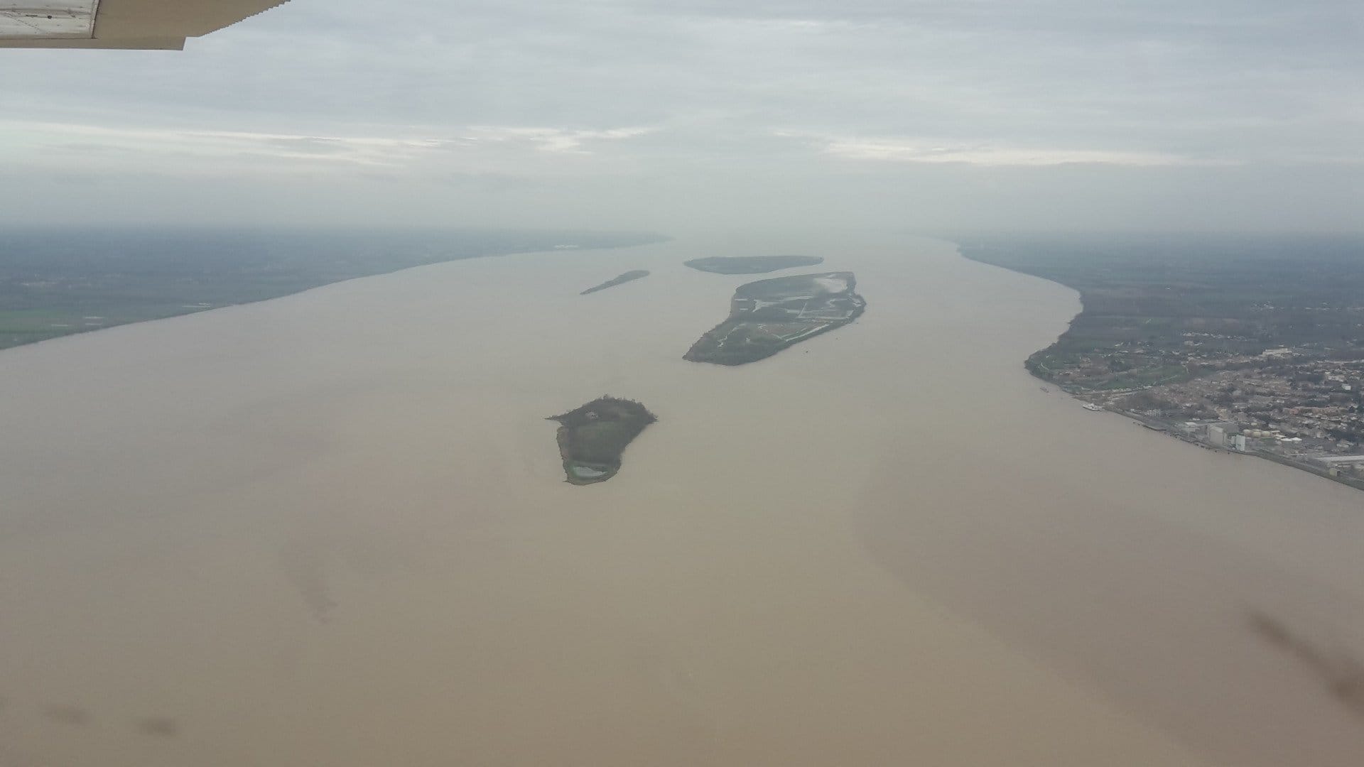 Survol de l'estuaire de la Gironde et du phare de Cordouan