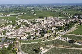 UN CHATEAU TOUTES LES 3 MINUTES DANS L ENTRE DEUX MERS