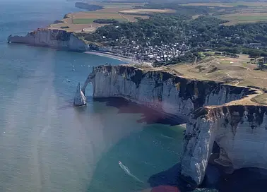 Balade aérienne : Etretat depuis Caen