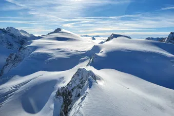 Hochalpine Schneefelder