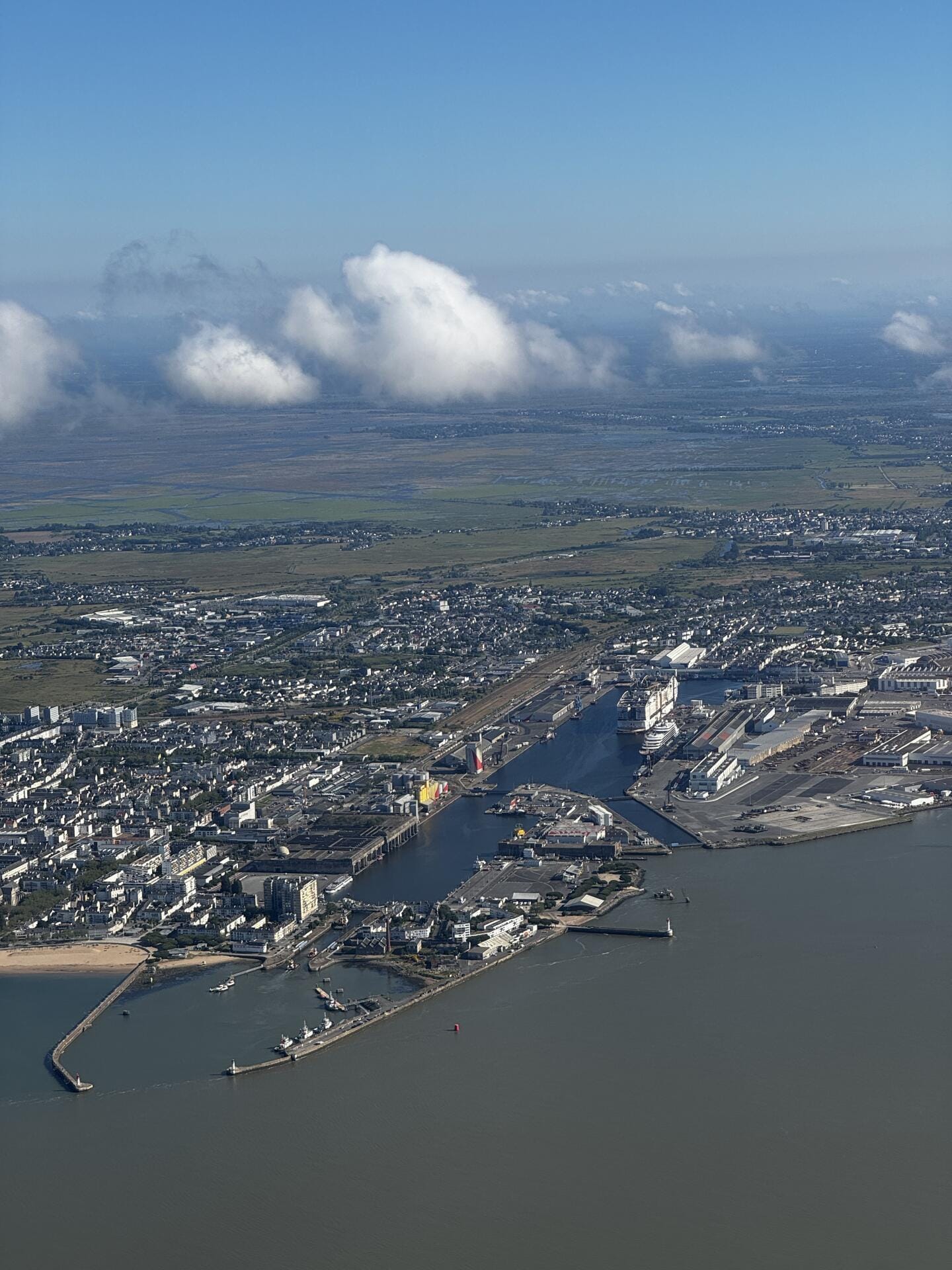 vue aérienne du port de Saint Nazaire