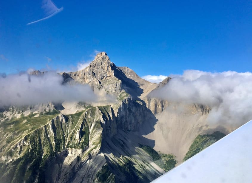 Survol du lac de Serre-Ponçon et du Devoluy