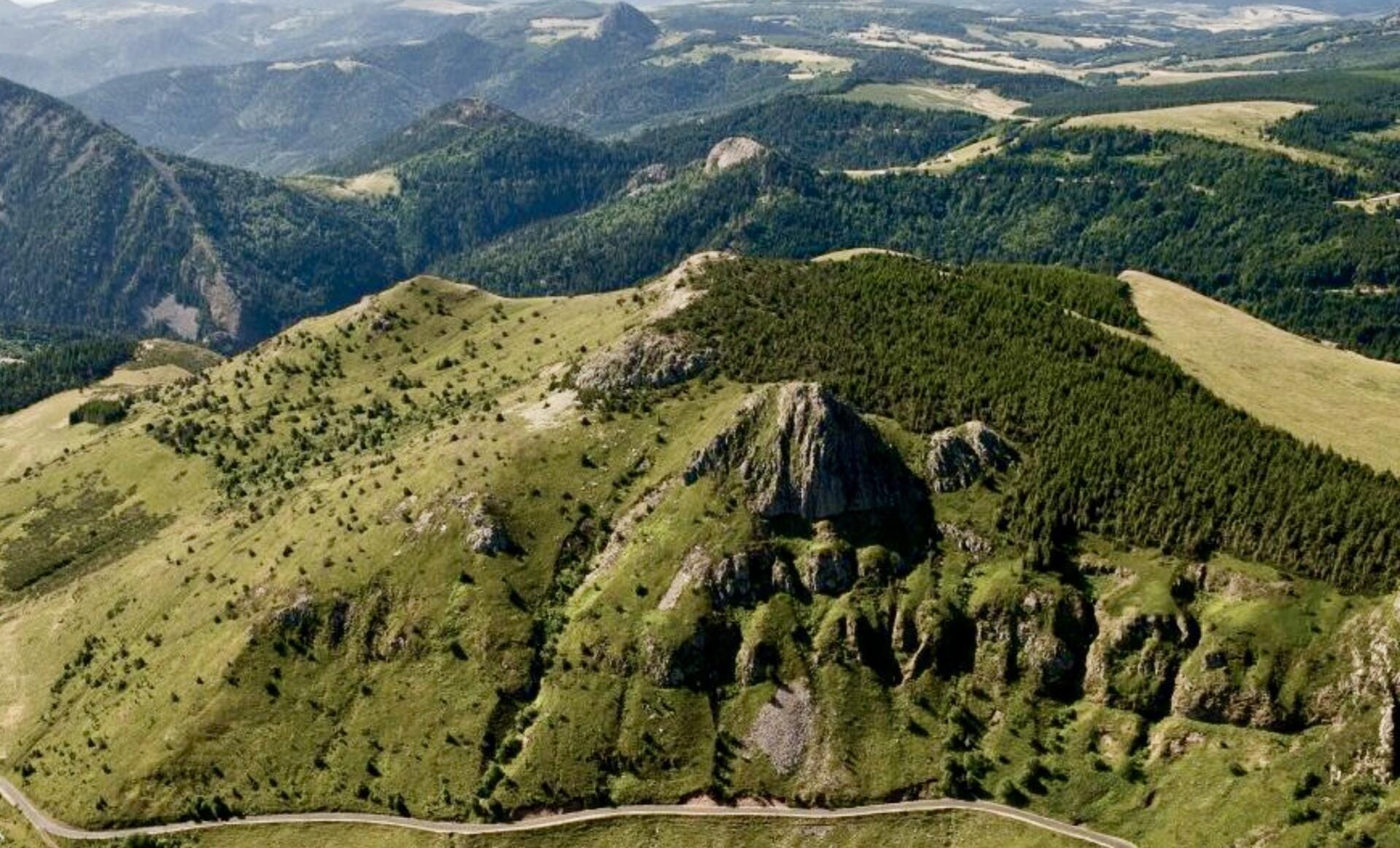 Vol au dessus du Mézenc ,le Puy en Velay et Pierre sur Haute