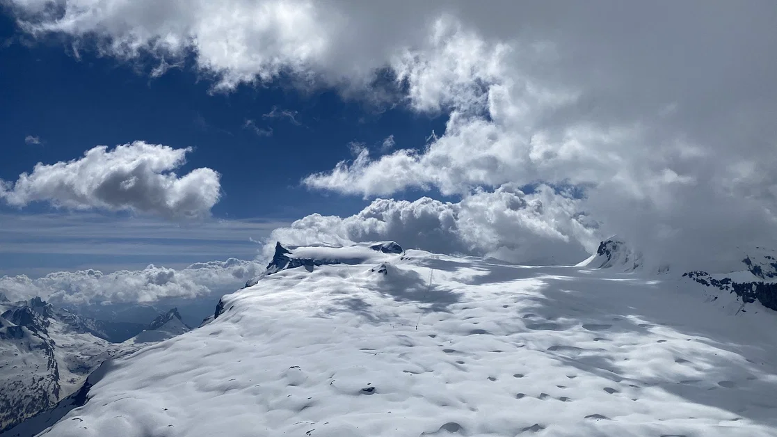 Des cols mythiques aux glaciers de renom en avion